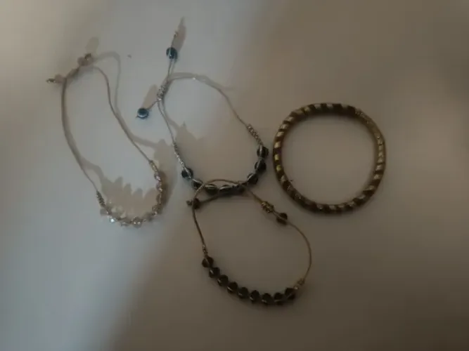 Lote com 4 Pulseiras - DESAPEGO