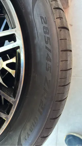 Vendo jogo de rodas e pneus aro 21 Porsche Originais