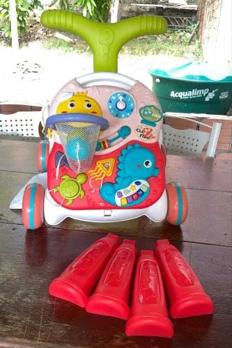 Andador 2 em 1 marca zippy - acompanha cadeirinha 