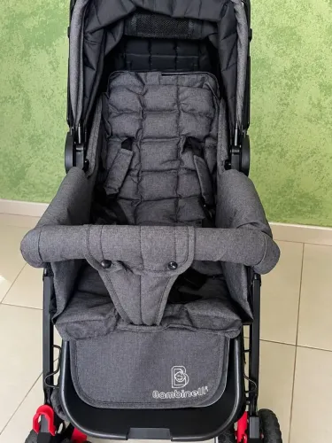 Carrinho de bebê unissex novinho