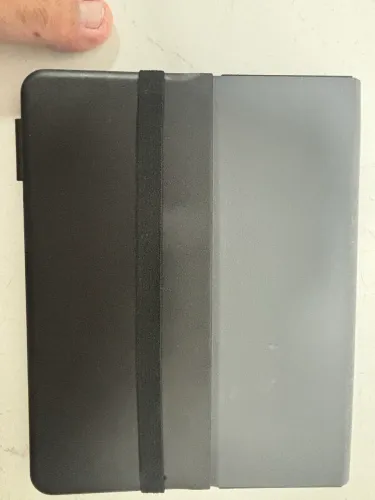 Capa com teclado Logitech Universal Folio para Tablets Android, Apple ou Windows de 9-10"