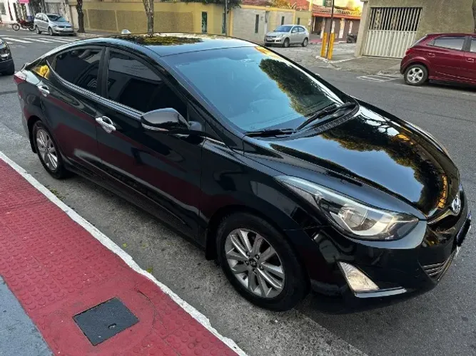 Hyundai Elantra GLS 2.0 16V Flex Aut. 2015