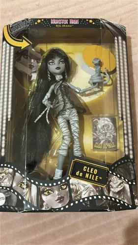 Cleo Reel Drama Recolocada na Caixa Monster High