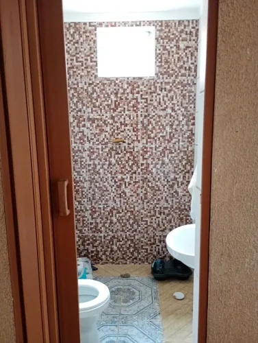 Vendo ou troco duas casas por uma.