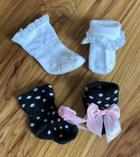 kit 2 pares de meias Carter's tamanho 0-3 meses importadas (Desapego)