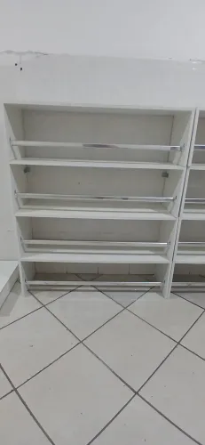 vendo arara de madeira mdf usada de 1 metrô,largura 30 centímetros
