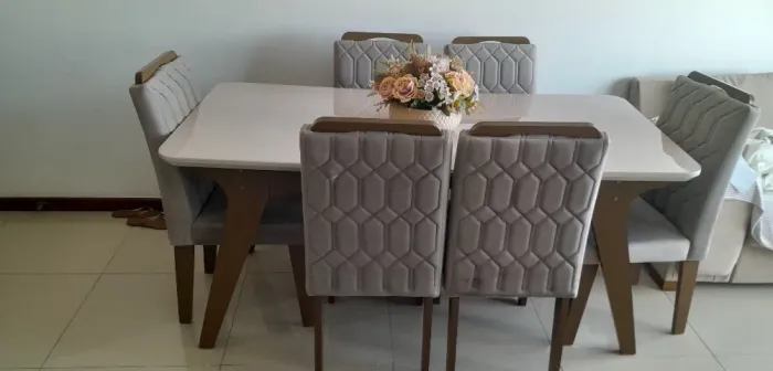Mesa retangular com 6 cadeiras