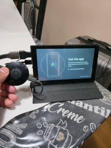 Chromecast 2°geração completa e perfeita.