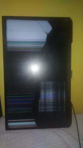 Monitor Samsung Odyssey G40 25? para retirada de peças.