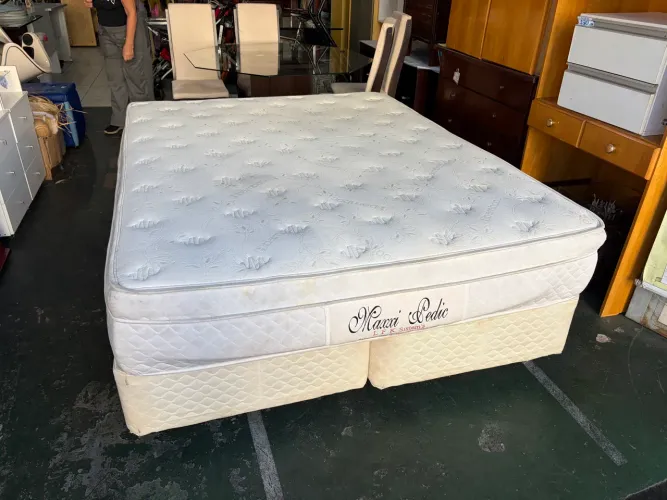 Colchao de casal queen size maxxi pedic
