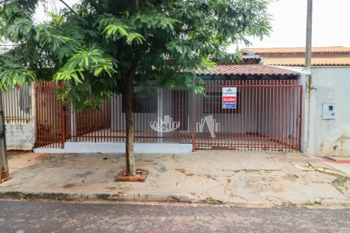 Casa com 2 quartos para alugar, 90 m² por R$ 1.900/mês - Jardim Guararapes - Londrina/PR