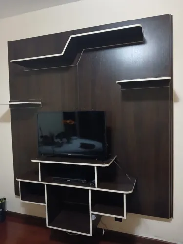 Rack parede 100$ ótimo estado painel tv