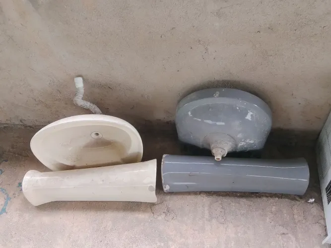 ,pias pra banheiro e cozinha.portas d banheiro ou cozinha