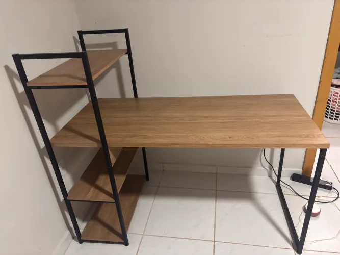 Mesa Escrivaninha Industrial com Estante Lateral Home Office Estudo Madeira e Aço