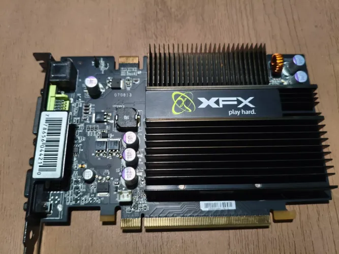 Placa de Vídeo XFX GeForce 8500GT 512MB DDR2