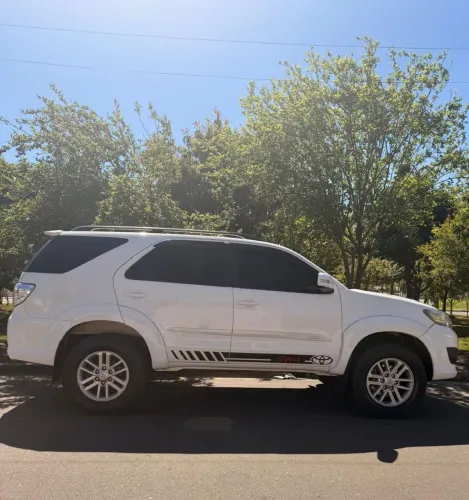 Toyota Hilux SW4 SR 4X2 2.7/2.7 Flex 16V Mec. 2014
