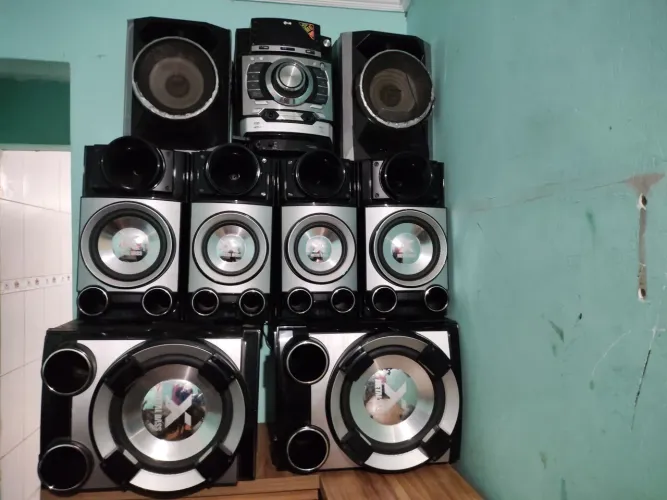 Vendo som LG 1700w