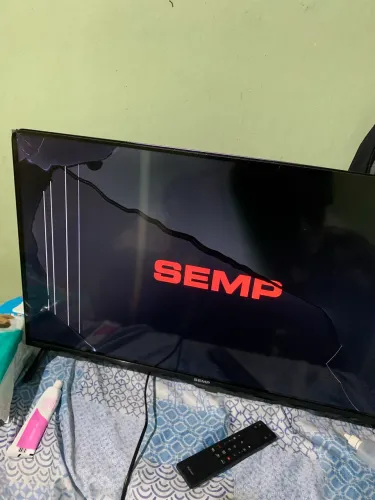 Tv semp com tela quebrada 