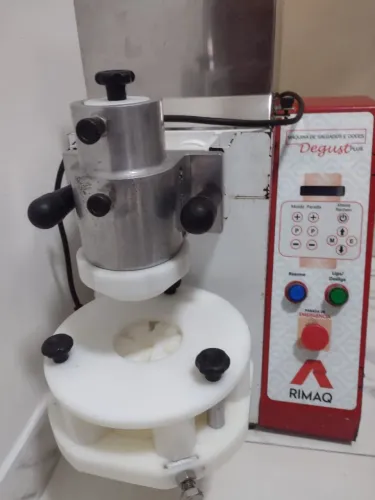 Grande Oportunidade! Maquina Rimaq digital faz doces e salgados super conservada.