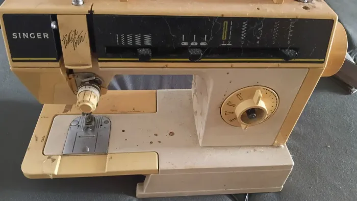 Maquina de Costura Singer