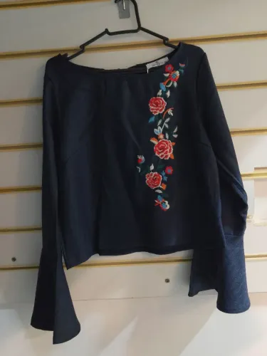 Blusa com detalhe floral