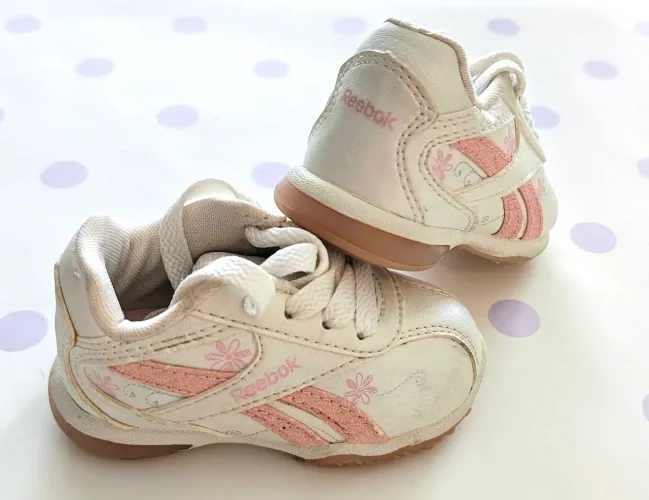 Tênis Reebok bebê número 22 branco/ rosa florido, original, ótimo estado, importado 