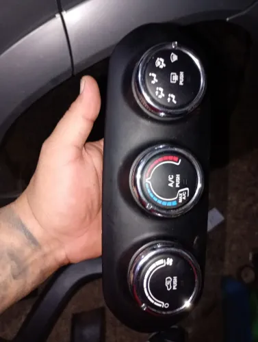 Comando de ar condicionado jeep Renegade flex ?