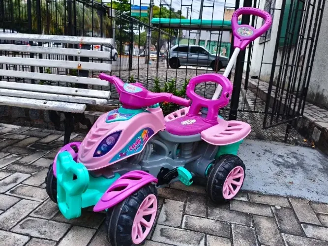 Triciclo Infantil Maral com Empurrador - Ótimo Estado!