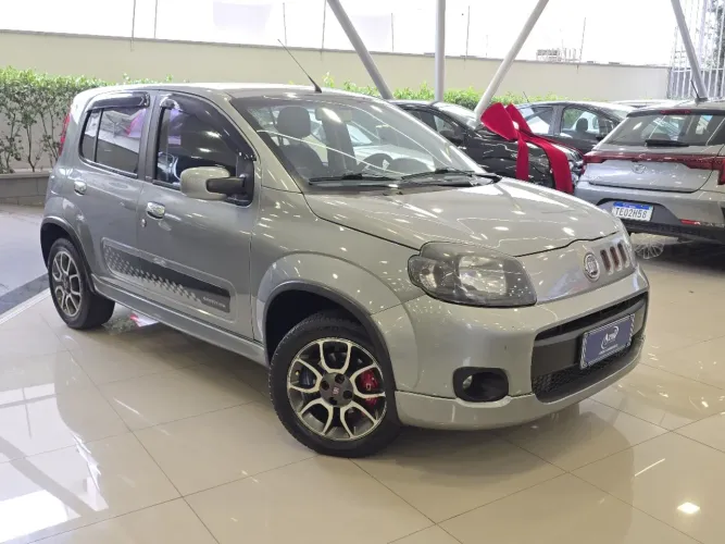 Fiat Uno Sporting 1.4 EVO Fire Flex 8V 4P 2013