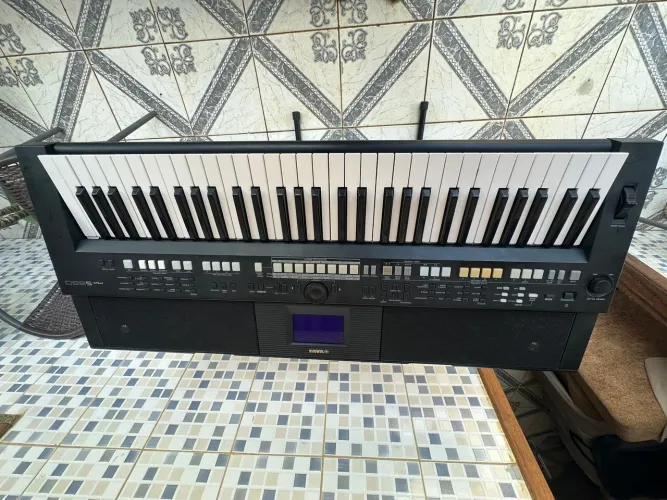Vende -se teclado musical Yamaha PSR-S S650 