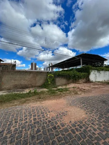 Terreno Amplo à Venda em Localização Privilegiada, Próximo à Av. Presidente Kennedy