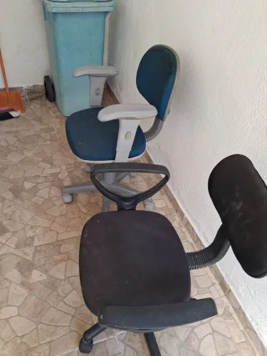 Vendo 02 cadeiras de secretária R$ 60,00