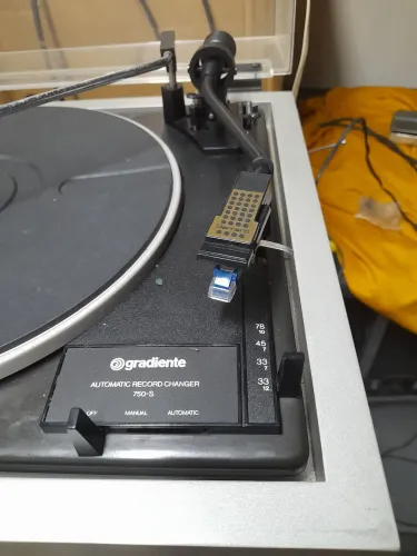 TOCA DISCO GRADIENTE MODEL 750 S FUNCIONANDO AGULHA NOVA  ALTOMATICO NAO FUNCIONA 