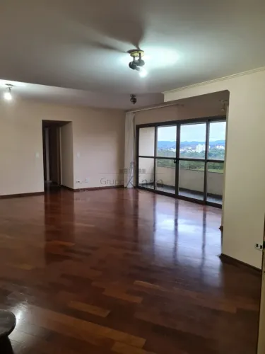 Apartamento - Centro - Residencial Por do Sol - 3 Dormitórios - 160m².