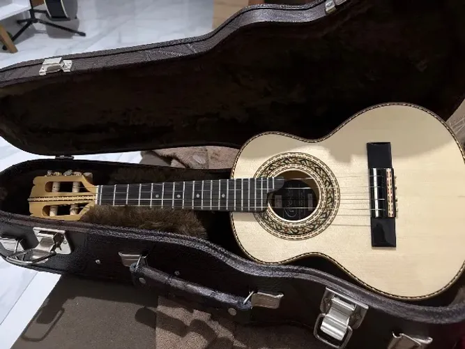 Cavaquinho Luthier 0 na caixa