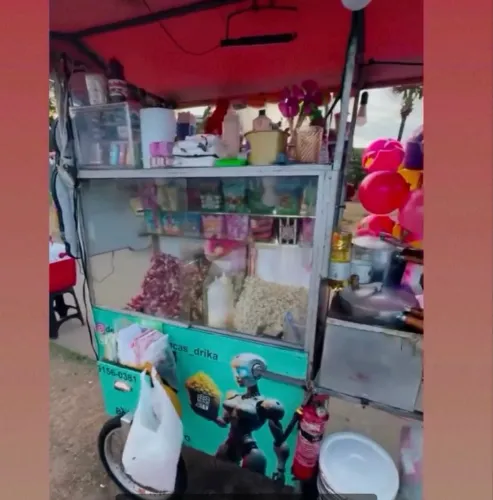  Vendo carrinho de pipoca com cobertura e fogão 