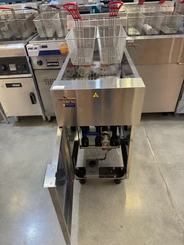 Fritadeira industrial a gás zona fria óleo 2 cestos Skymsen Nova