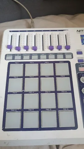 Mesa para DJ MPC MIDI
