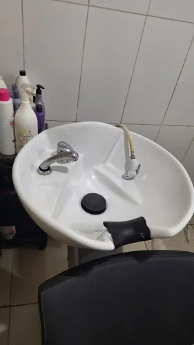 Lavatório de porcelana semi novo