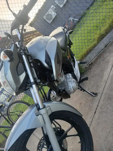 Moto em bom estado , selada e quitada .