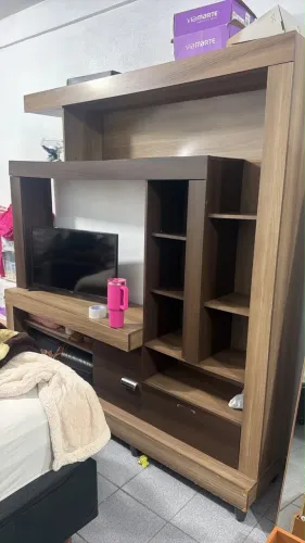 Vende se estante