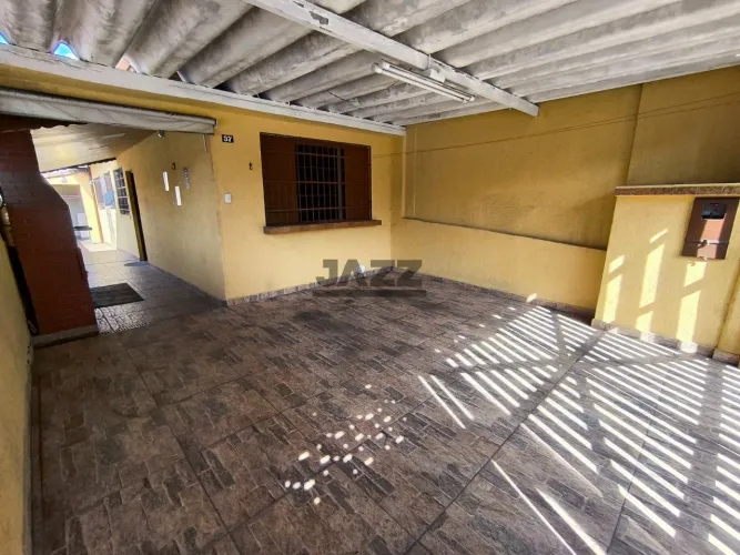 Casa à venda Térrea na Ocian com 2 Dormitórios, 2 Vagas e a 400m da Praia, Praia Grande