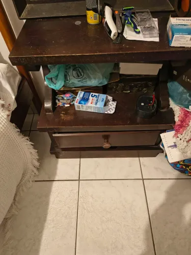 Família vende móveis
