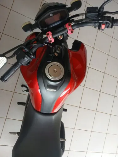 Documentação em dias toda revisada em meu nome so no ponto de rodar moto de garagem pneus 
