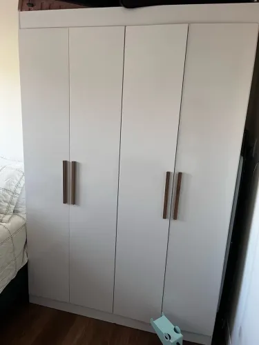 Guarda-roupa 4 Portas 2 Gavetas Branco Fosco MDF