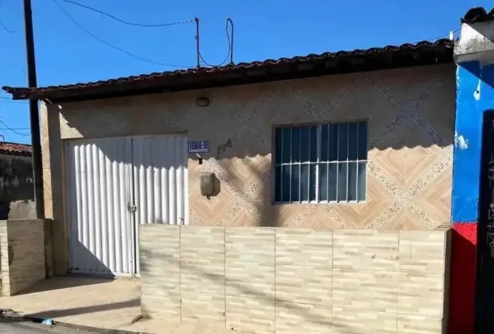 Casa à Venda 3 Quartos 2 Banheiros