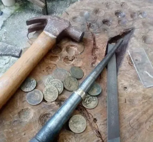 Alianças de moedas feitas artesão 