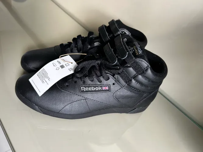 Tênis (bota) Reebok couro Importado Feminino