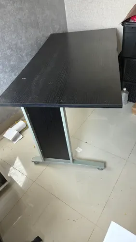 Mesa de escritório 150 cm x 80 cm muito espaçosa