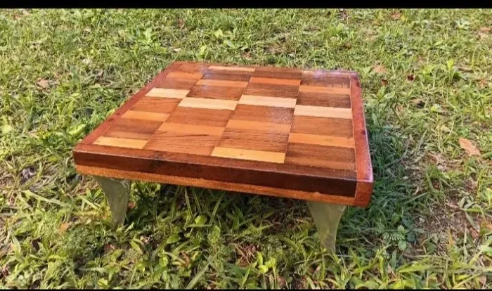 Mesa de canto em Marchetaria